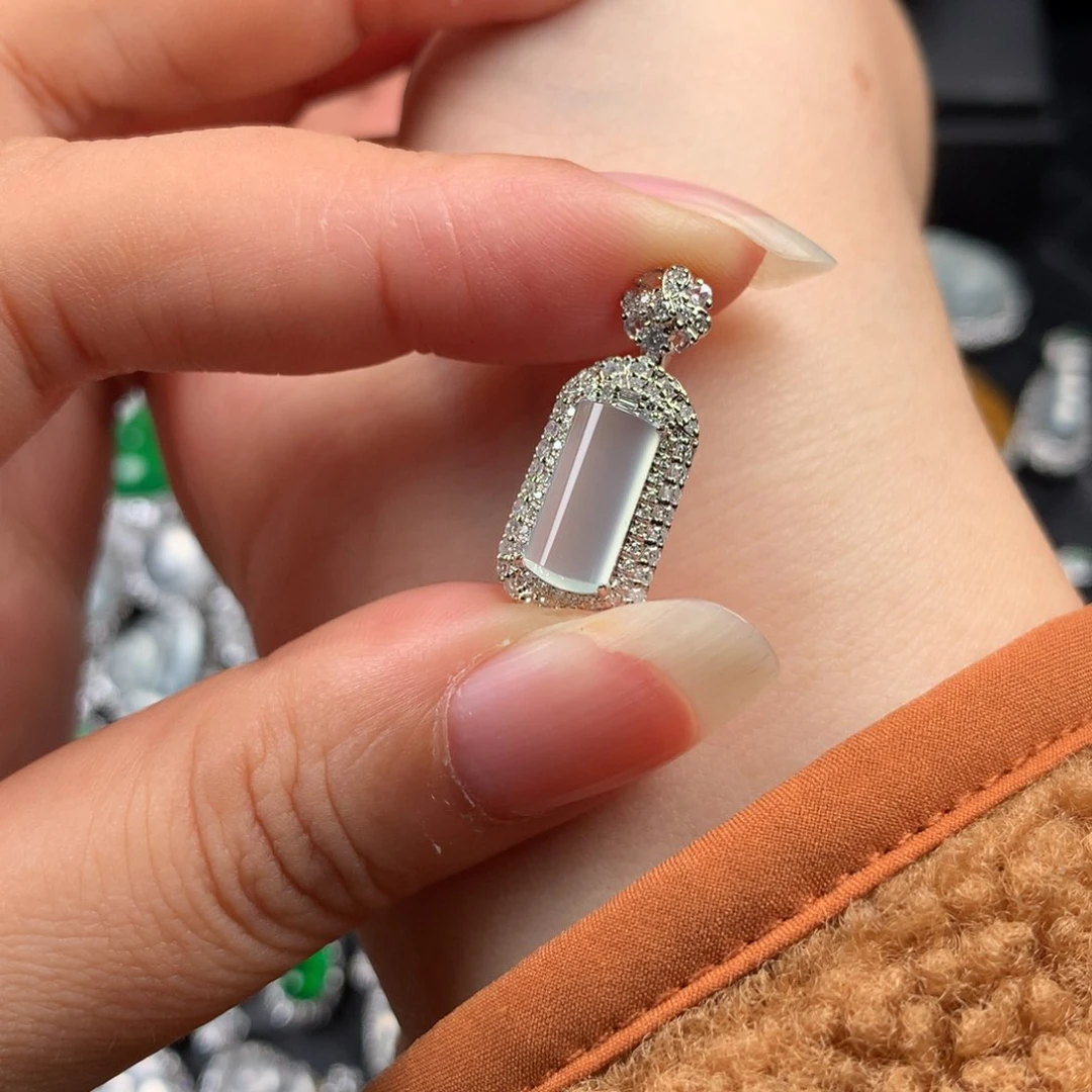 颈饰18K金镶嵌翡翠胖***柿冰蓝无事柱