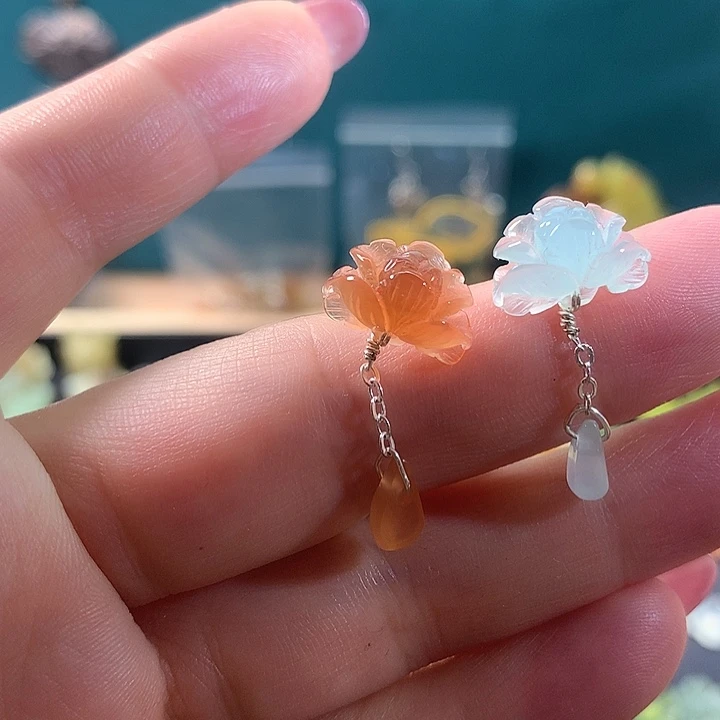 蛇纹石玉未镶嵌耳饰