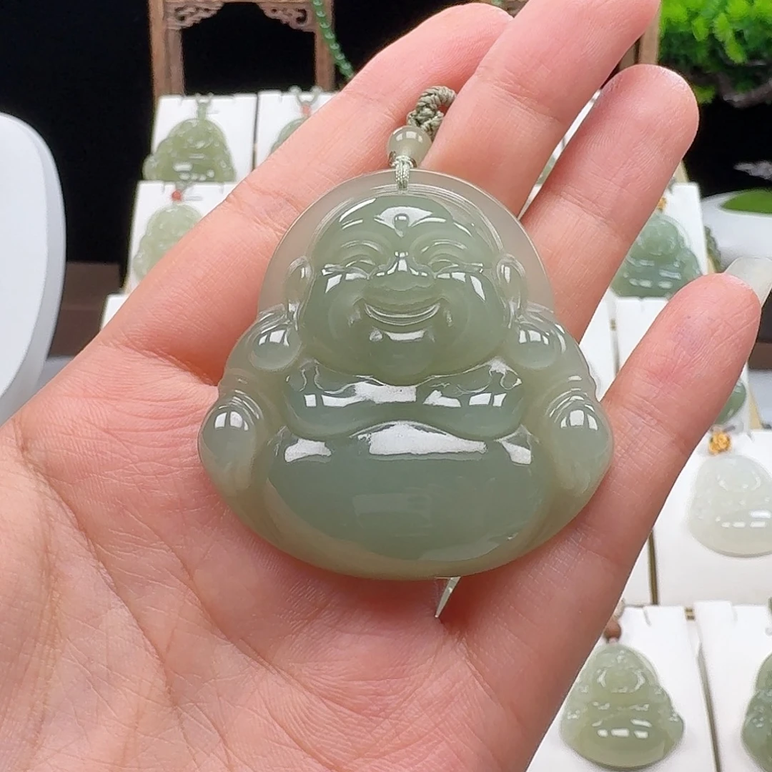 那***露和田玉未镶嵌颈饰