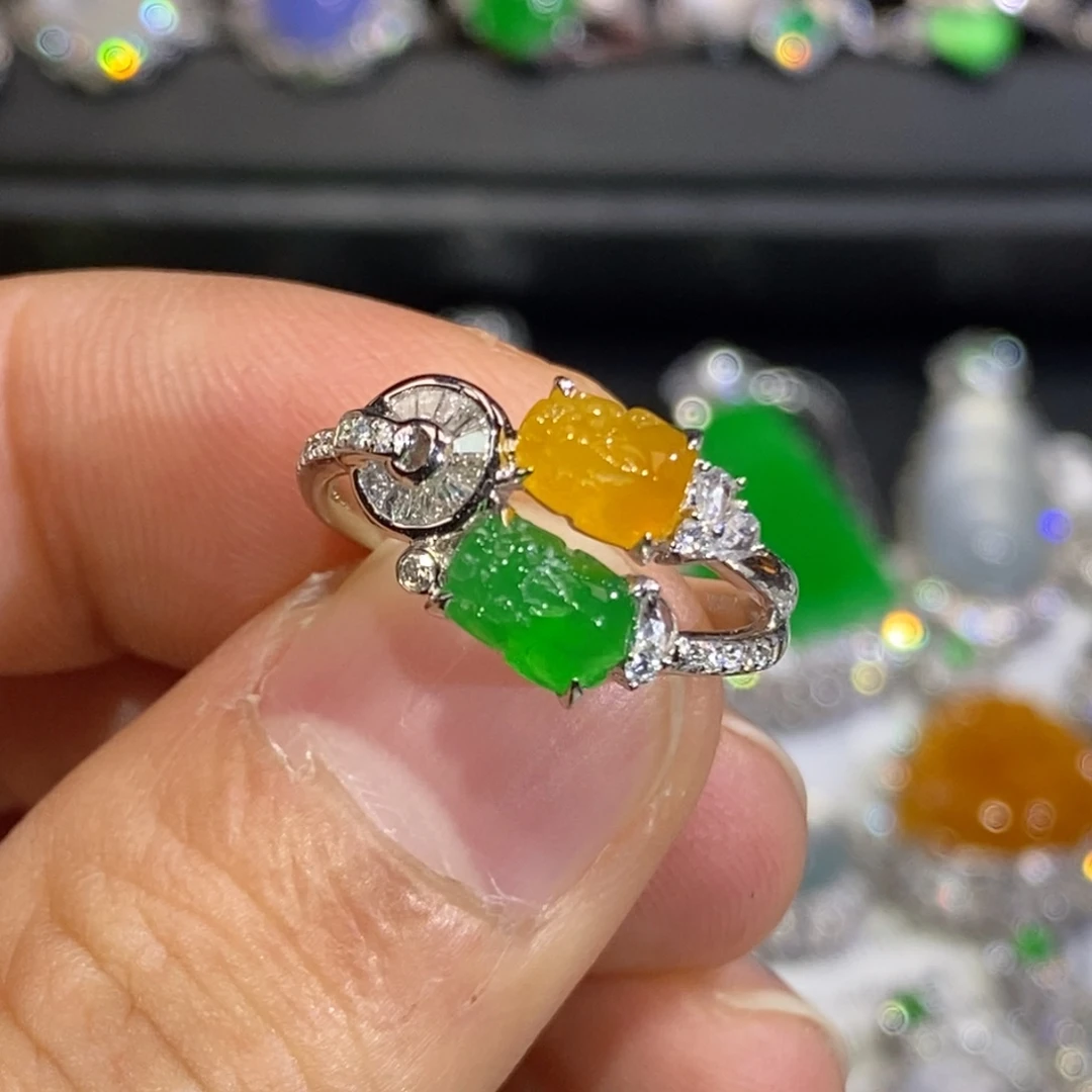 18K金镶嵌戒指翡翠撞色貔貅