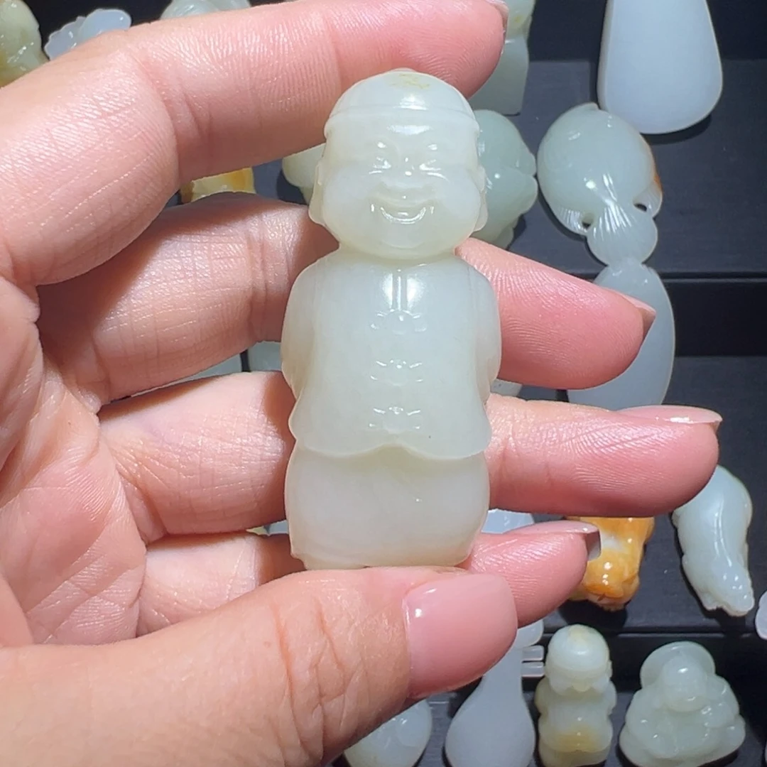 和田玉未镶嵌车挂晨**归