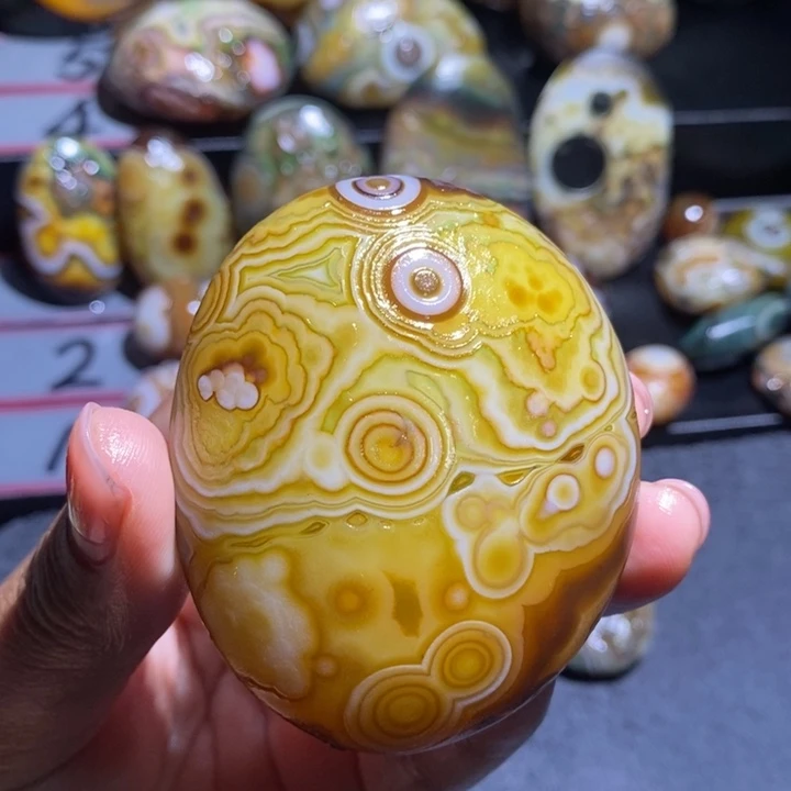 玛瑙/玉髓未镶嵌珠宝奇石40