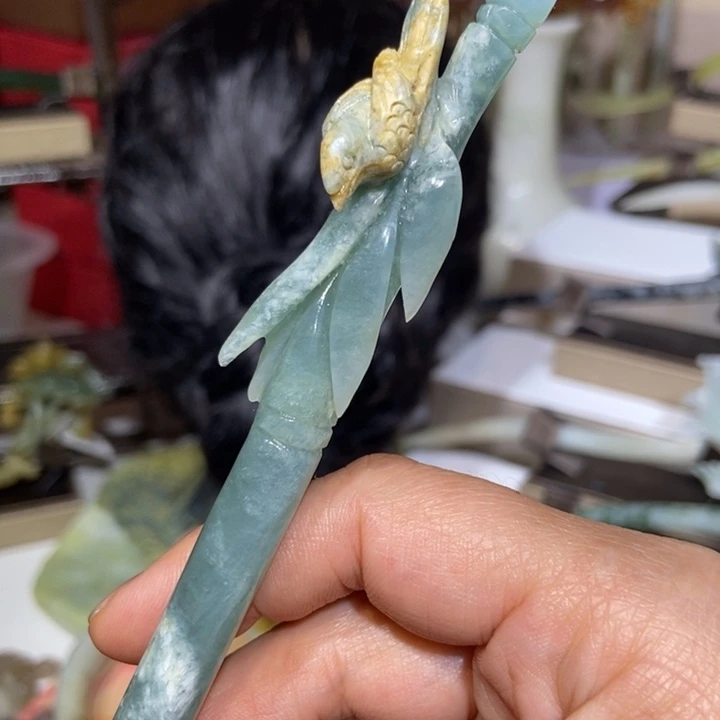 蛇纹石玉发饰未镶嵌?****人