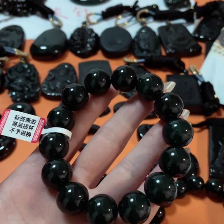 翡翠颈饰未镶嵌一*