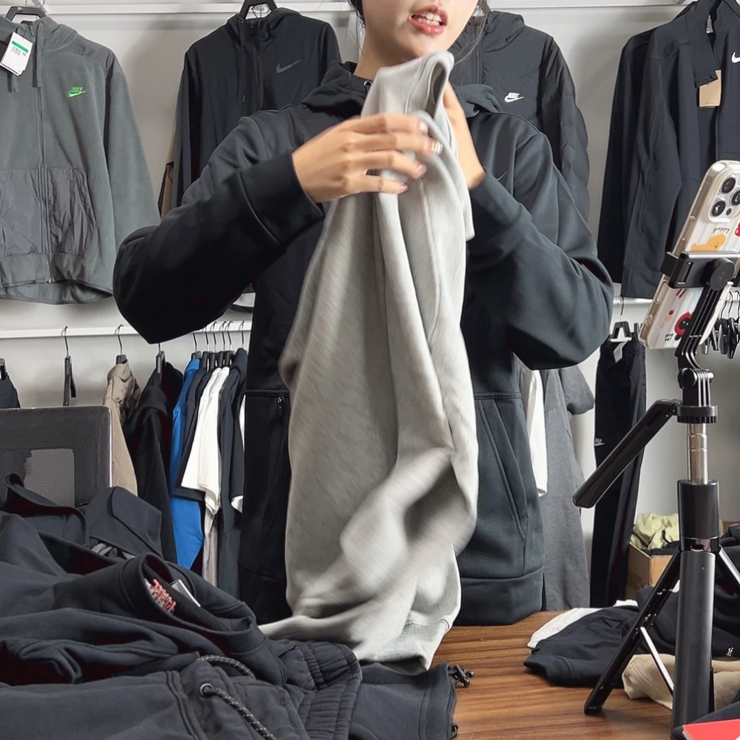 多勾灰色卫衣L码140-160斤不退换