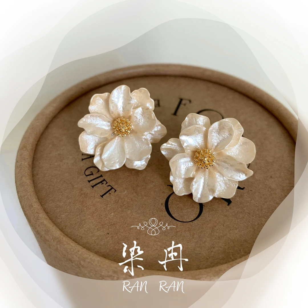 染冉 铜合金耳饰 【纯白花嫁】山茶花耳钉女士气质百搭耳饰B-011