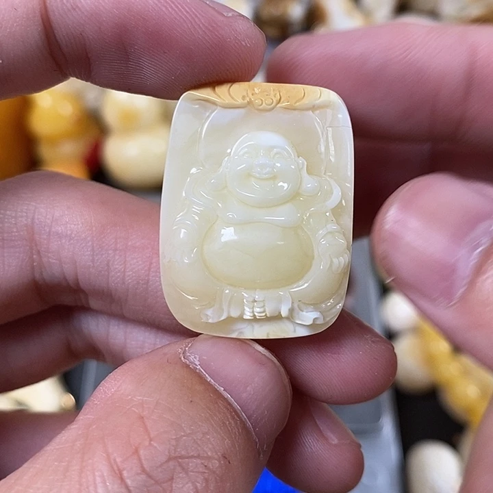 琥珀裸石未镶嵌我
