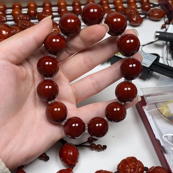 嘿***巴橄榄核雕刻工艺的发展