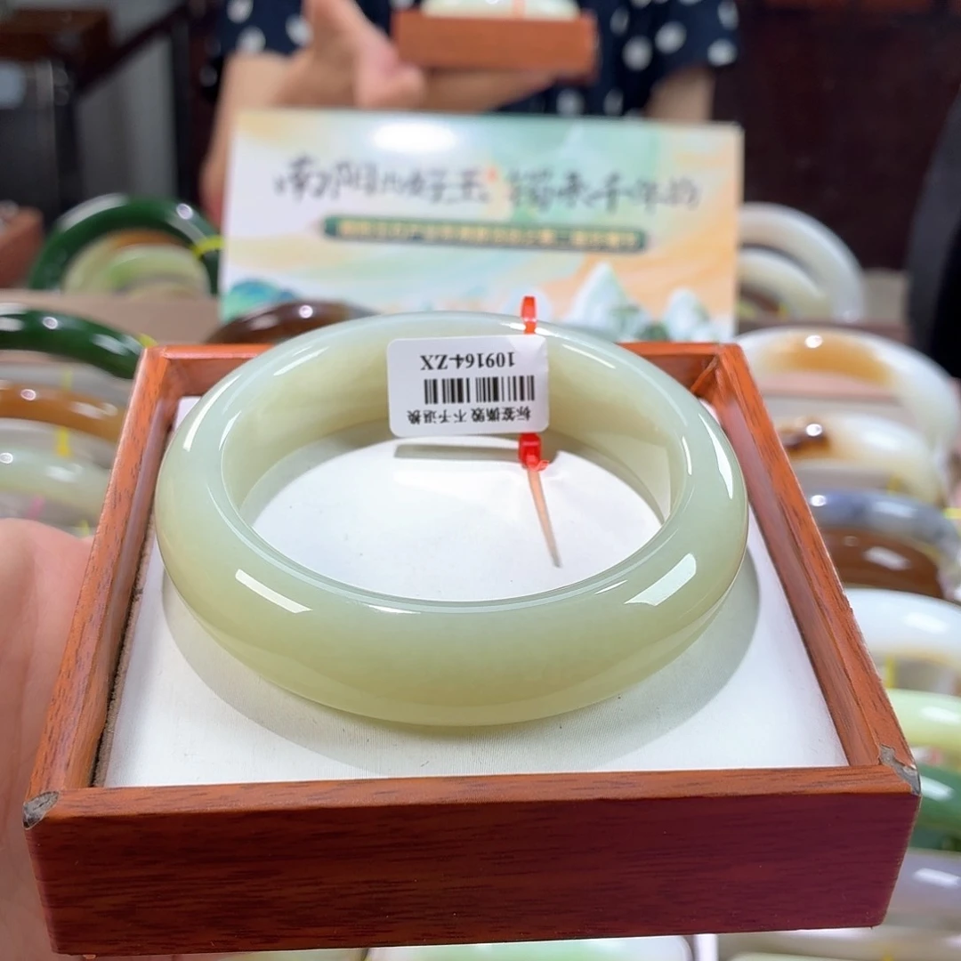 和田玉手镯未镶嵌14。 61