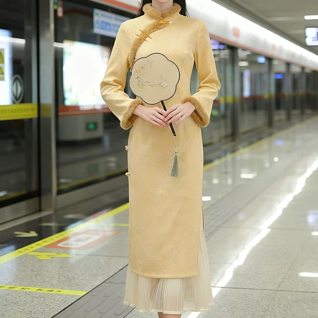 俏娘鱼黄色保暖毛绒领新中式旗袍女2025冬季新款复古改良日常可穿
