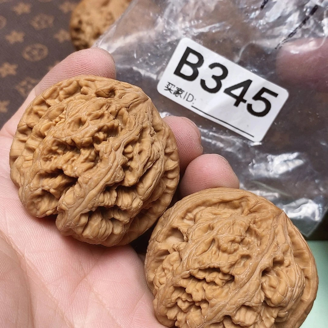 文玩核桃把件粗筋47尺。