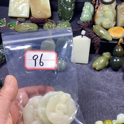 未镶嵌蛇纹石玉手链