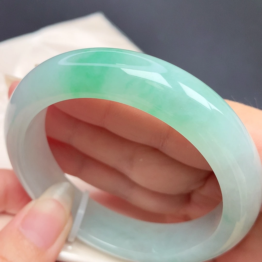 翡翠手镯未镶嵌55.8圈口