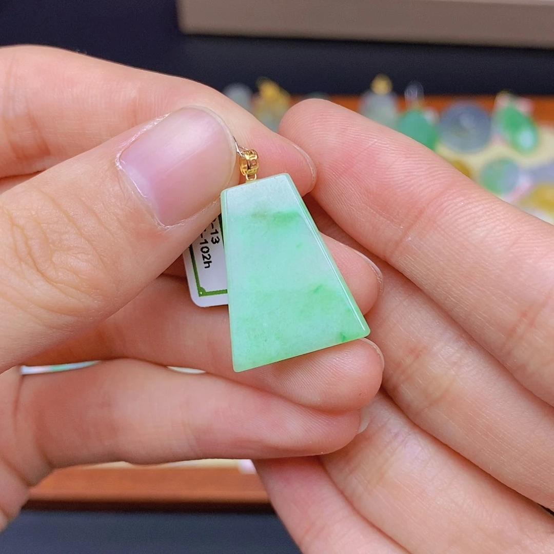 翡翠颈饰18K金镶嵌翡翠