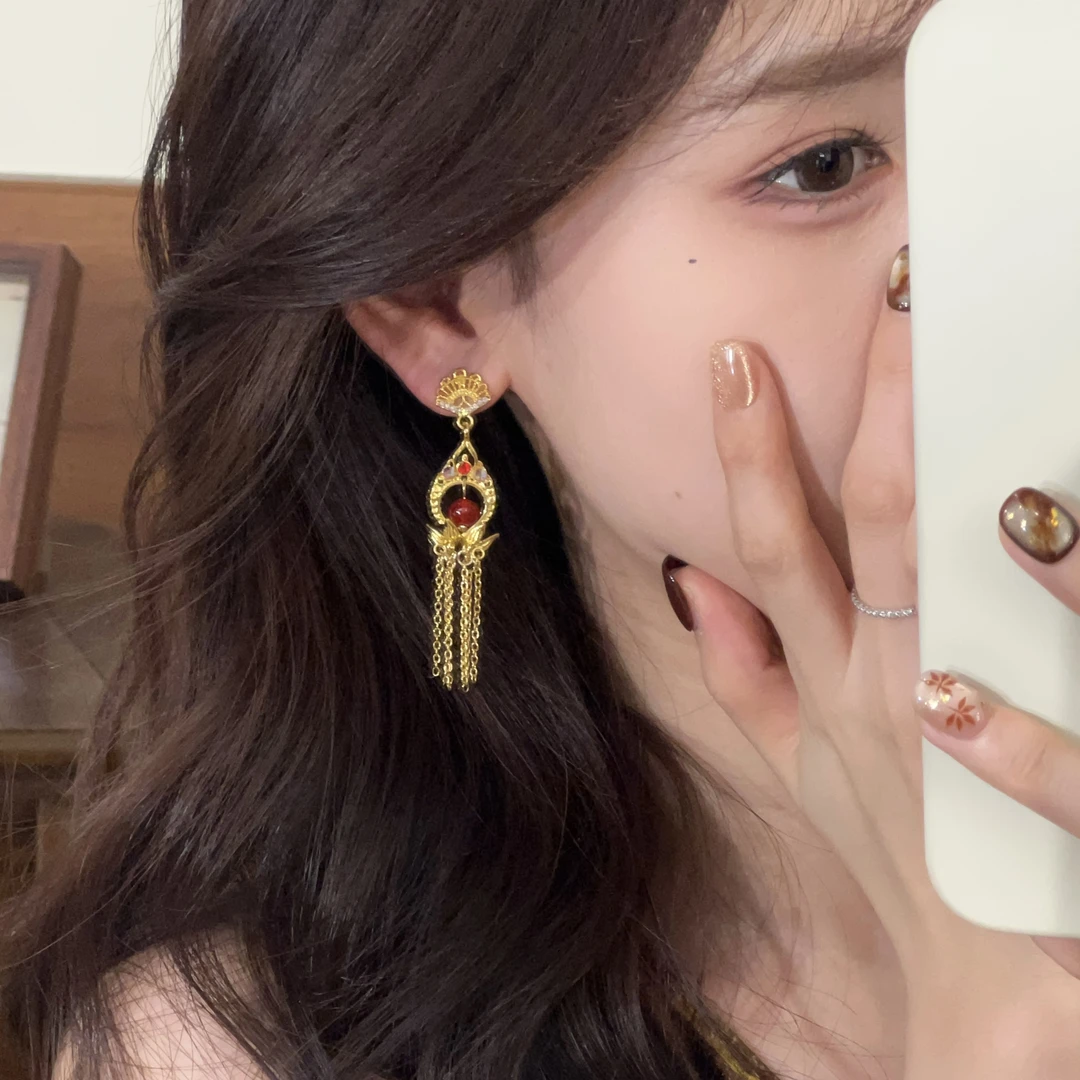 铜合金耳饰 宫廷风女耳环复古百搭小众手工红色优雅古风长款