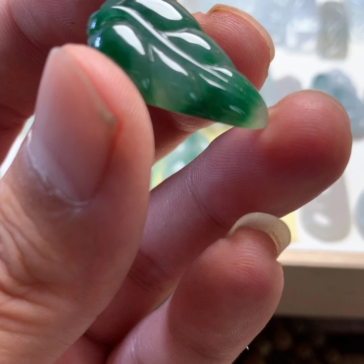 绿***蕤颈饰未镶嵌翡翠翡翠