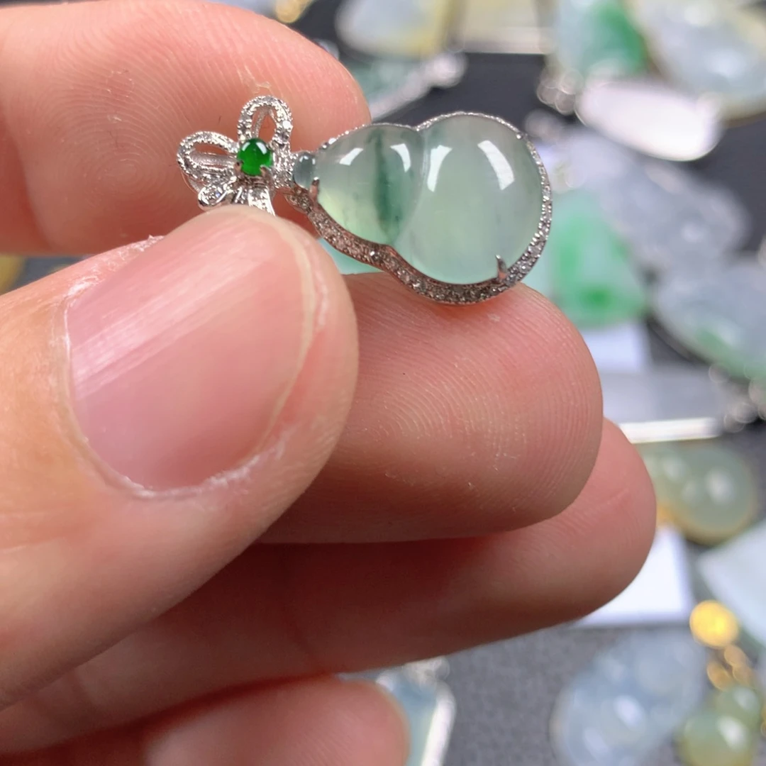 【闪购商品】翡翠颈饰18K金镶嵌翡翠