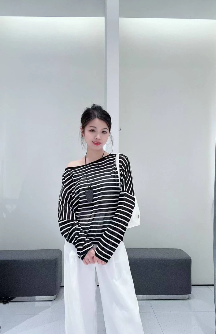 迪家新款提花毛针织衫打底衫宽松条纹不规则领型毛衣时尚长袖3135