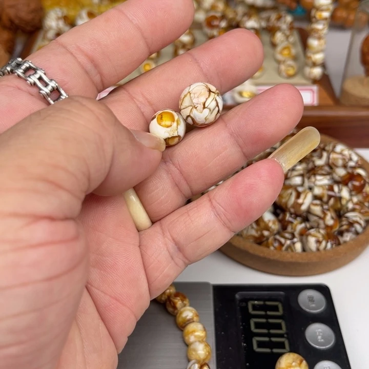 琥珀裸石未镶嵌铎127号