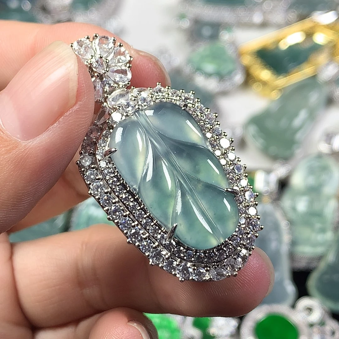 翡翠未镶嵌颈饰叶子