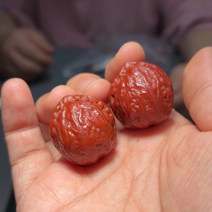 文玩核桃吊坠赤霞珠7677