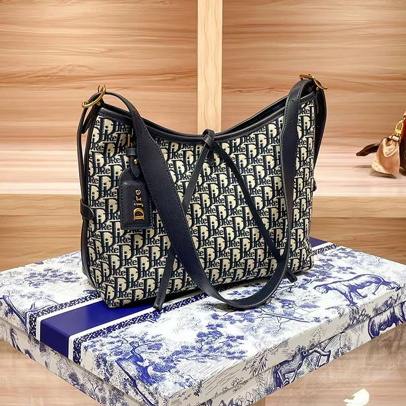 托特腋下包包女2025新款百搭感大容量单肩女包休闲通勤托特包轻奢