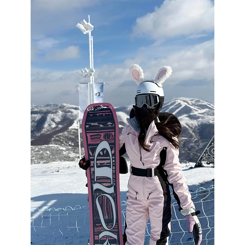 卡盛粉黑拼连体滑雪服女2025秋冬新款户外小个子修身收腰单板雪服