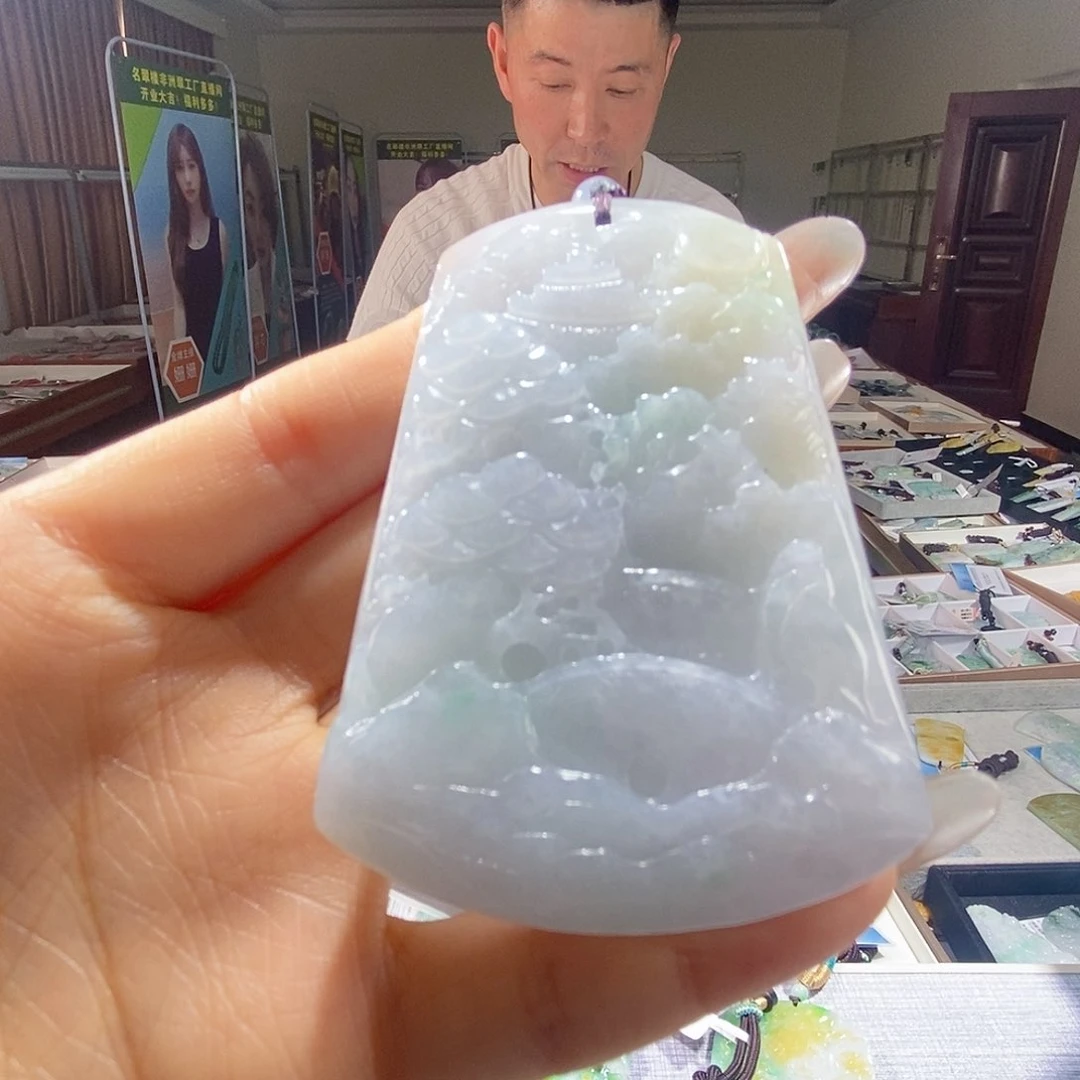 翡翠未镶嵌颈饰一