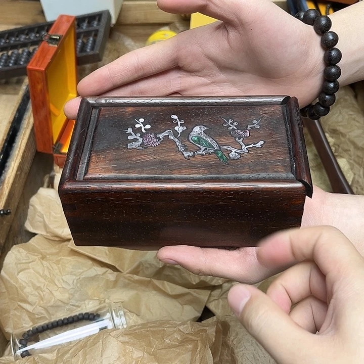 大叶紫檀（黑酸枝木类）