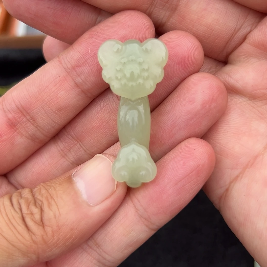 萌***子和田玉手镯未镶嵌