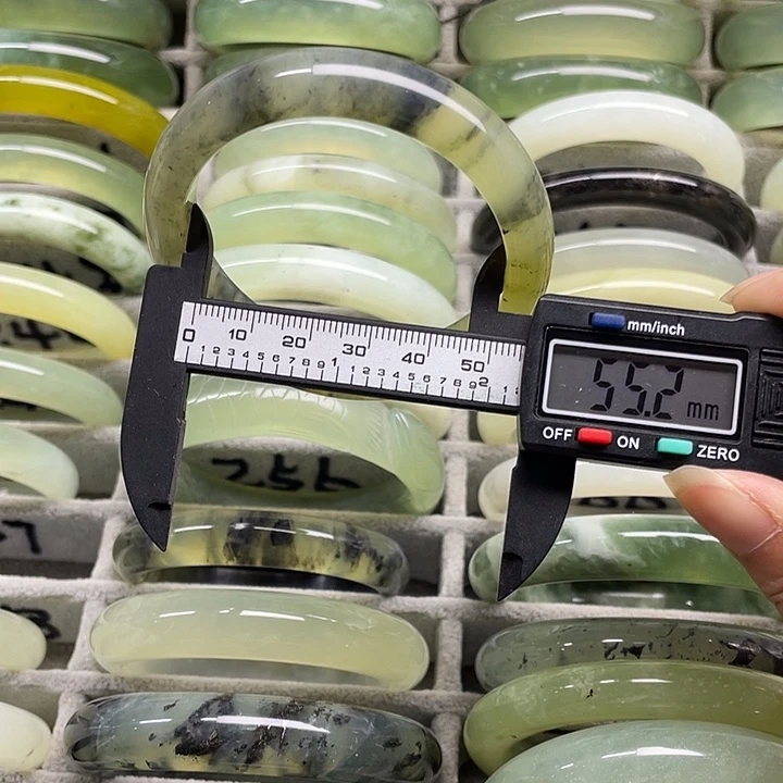 蛇纹石玉未镶嵌手镯247