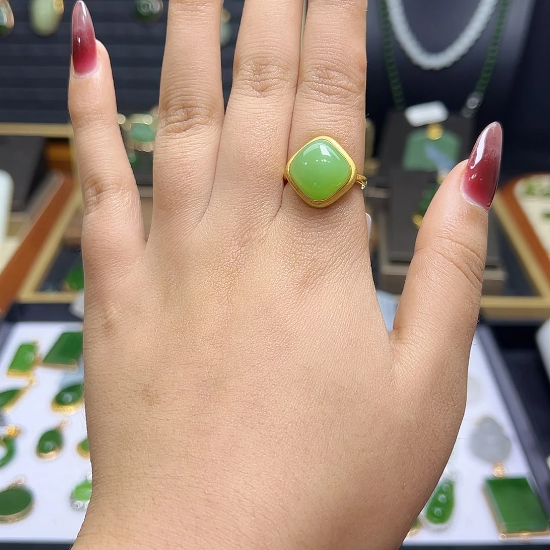 和田玉18K金镶嵌戒指