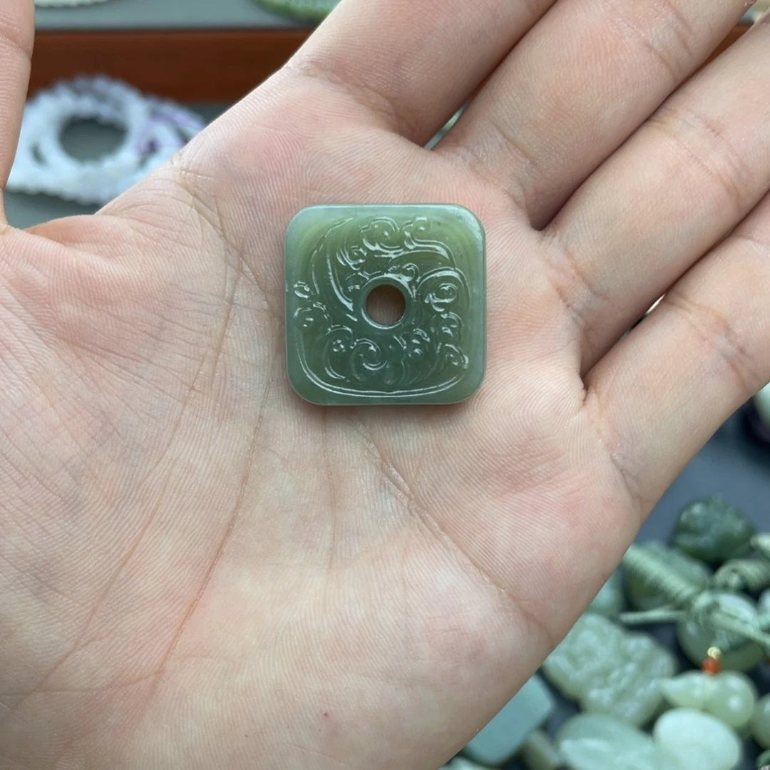 和田玉未镶嵌颈饰微瑕 轻微墨点慎拍