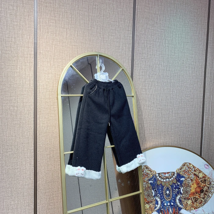 AK081   宝宝黑色拼接加绒直筒裤子