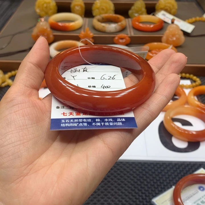 石英质玉（黄龙玉）未镶嵌手镯函*