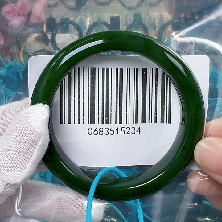 和田玉手镯未镶嵌微瑕54