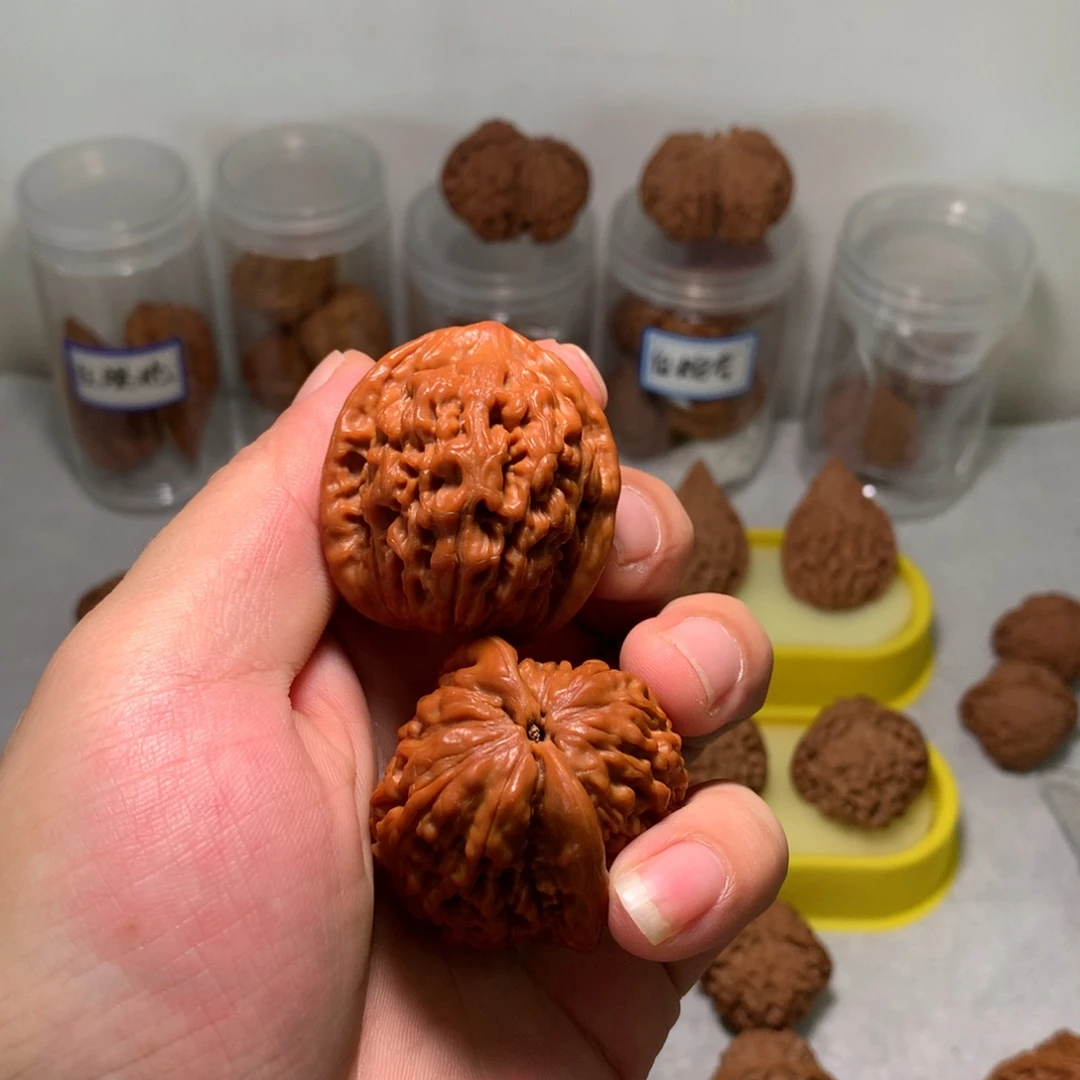 1***8吊坠桃核原装莲花，尖有修