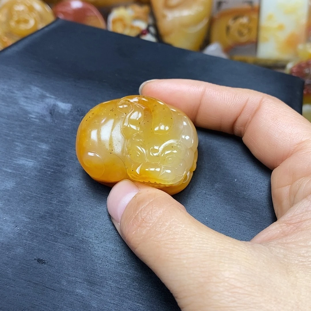 石英质玉（黄龙玉）颈饰未镶嵌