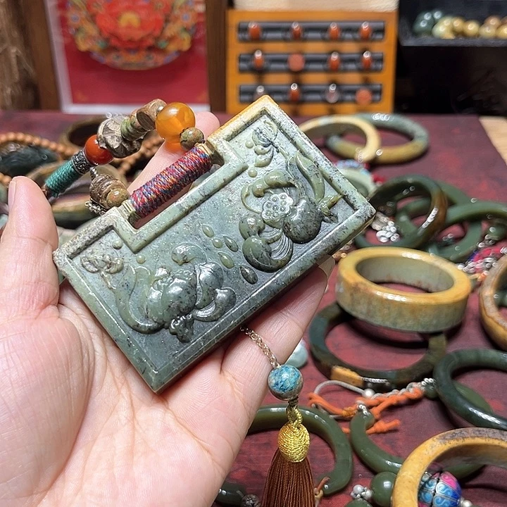 和田玉吊坠未镶嵌