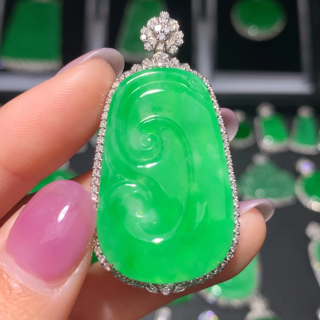 翡翠颈饰18K金镶嵌翡翠