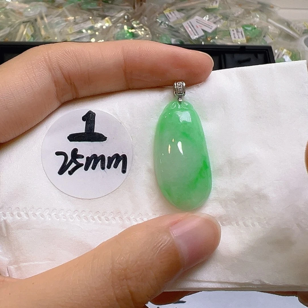 翡翠18K金镶嵌颈饰翡翠