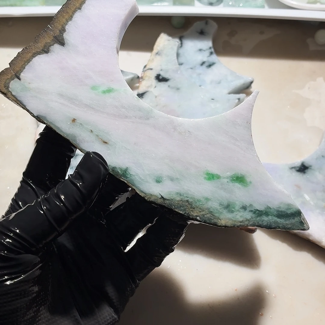 翡翠未镶嵌颈饰边角料