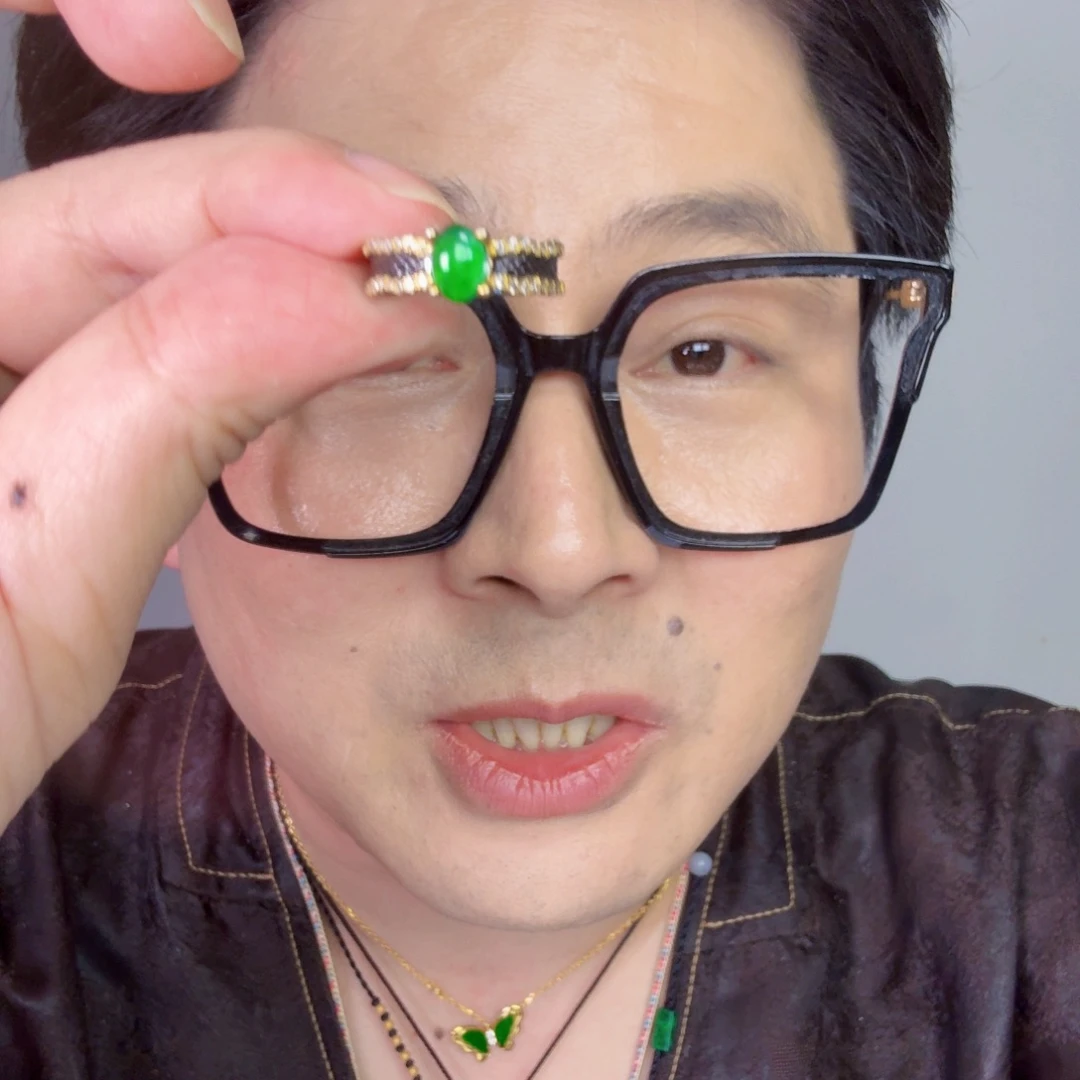 颈饰未镶嵌翡翠一件