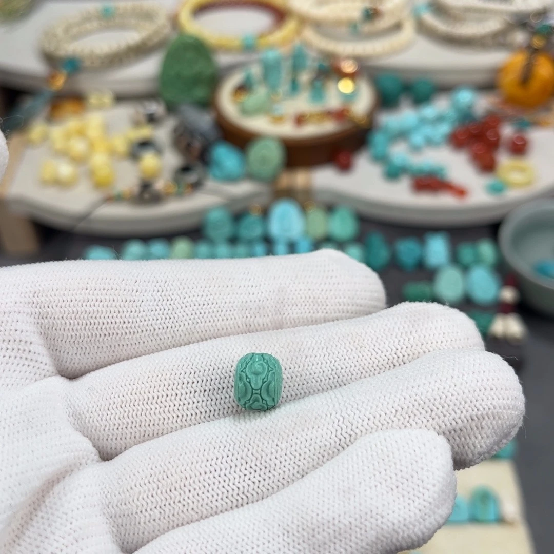 绿松石未镶嵌雕刻件