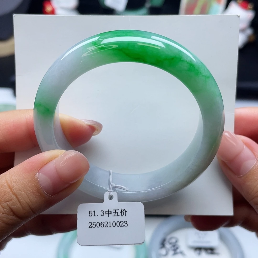 翡翠手镯未镶嵌51.5白底青正圈（具体价格咨询客服）