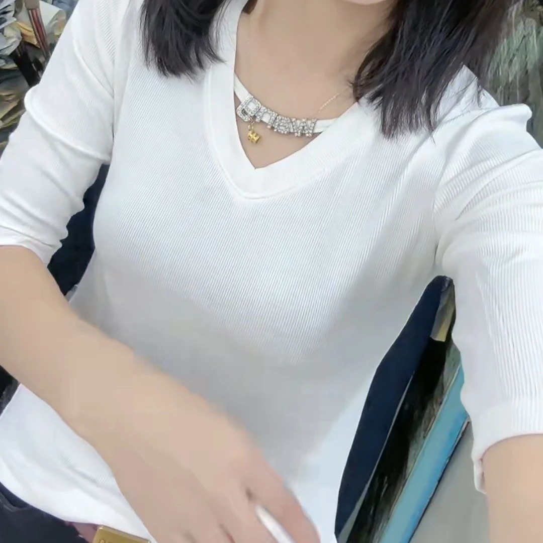 “大王”V领小心机修身百搭T恤短袖（衣长65左右）