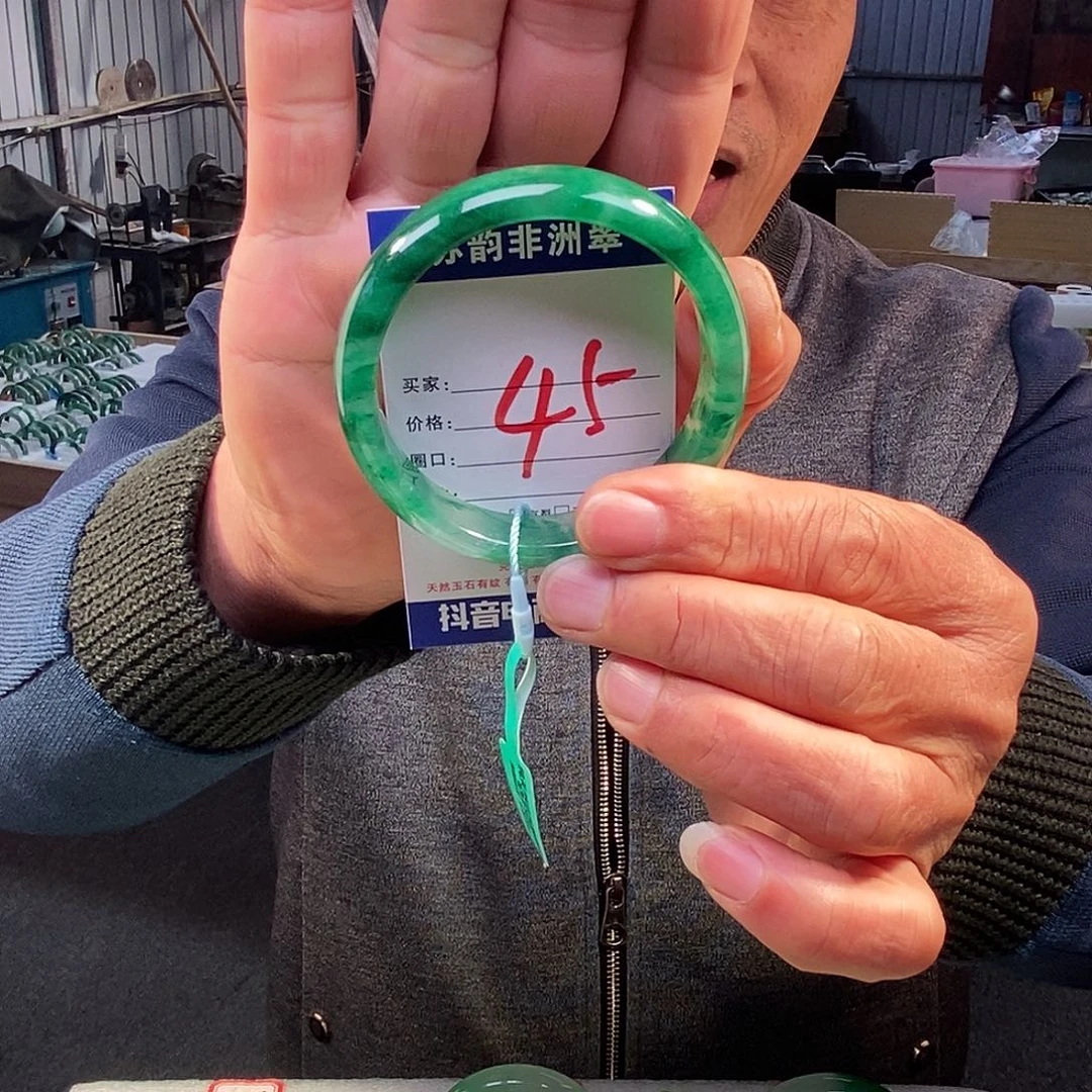 石英质玉（非洲翠）未镶嵌手镯