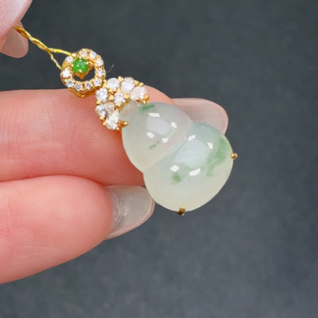 翡翠18K金镶嵌颈饰