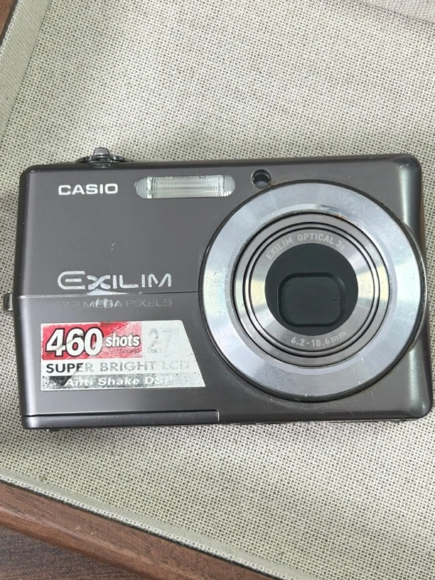 9新 Casio/卡西欧 z700 灰色 复古ccd数码相机