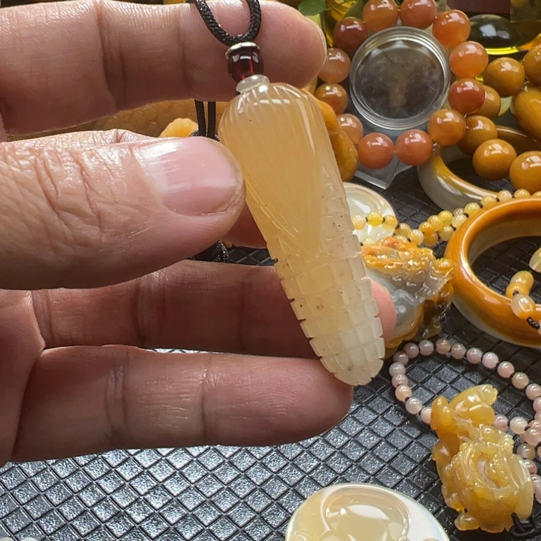 石英质玉未镶嵌颈饰